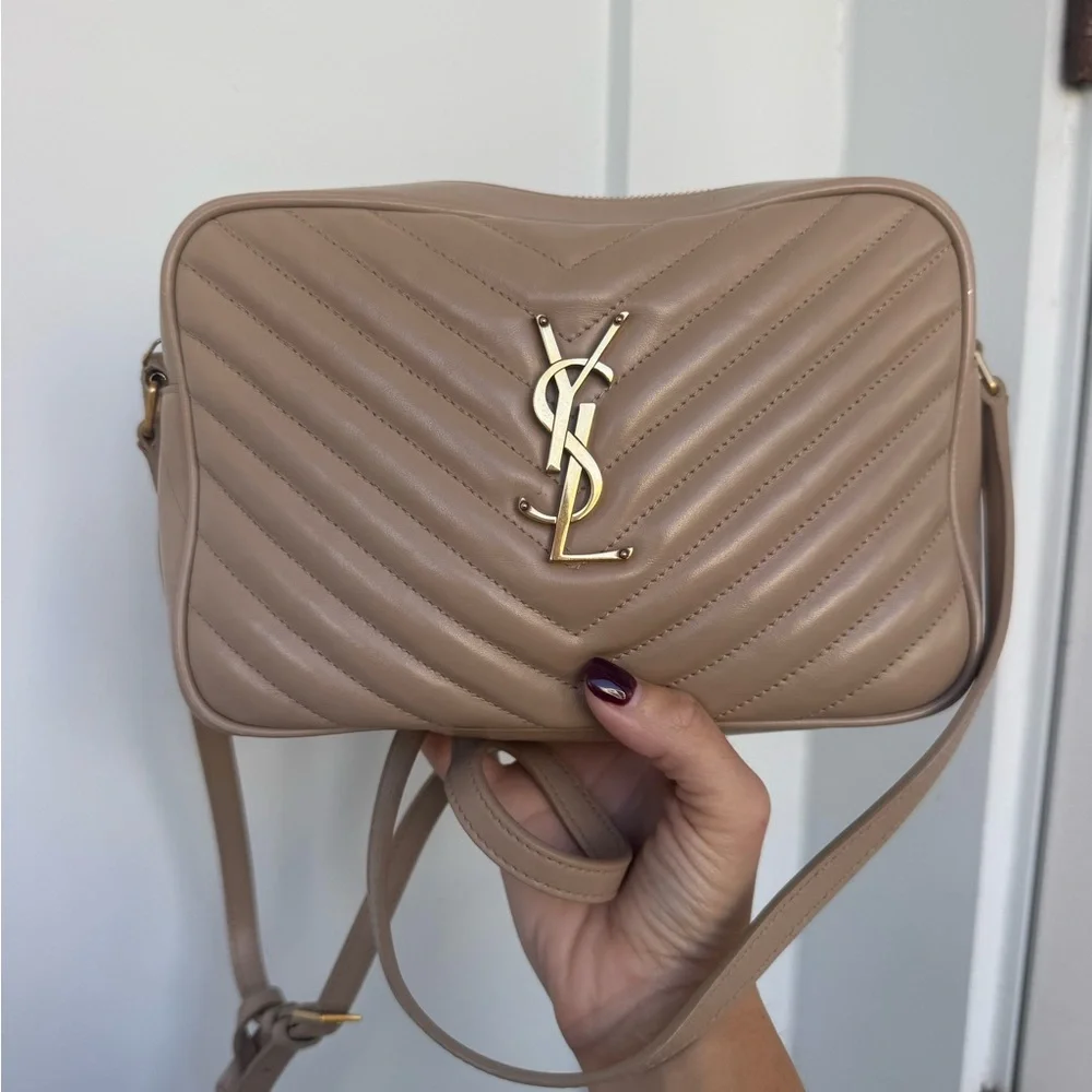 🛑 SOLD 🛑 Saint Laurent Lou Camera Bag – Dark Beige Leather with Tassel - Picture 3 of 13